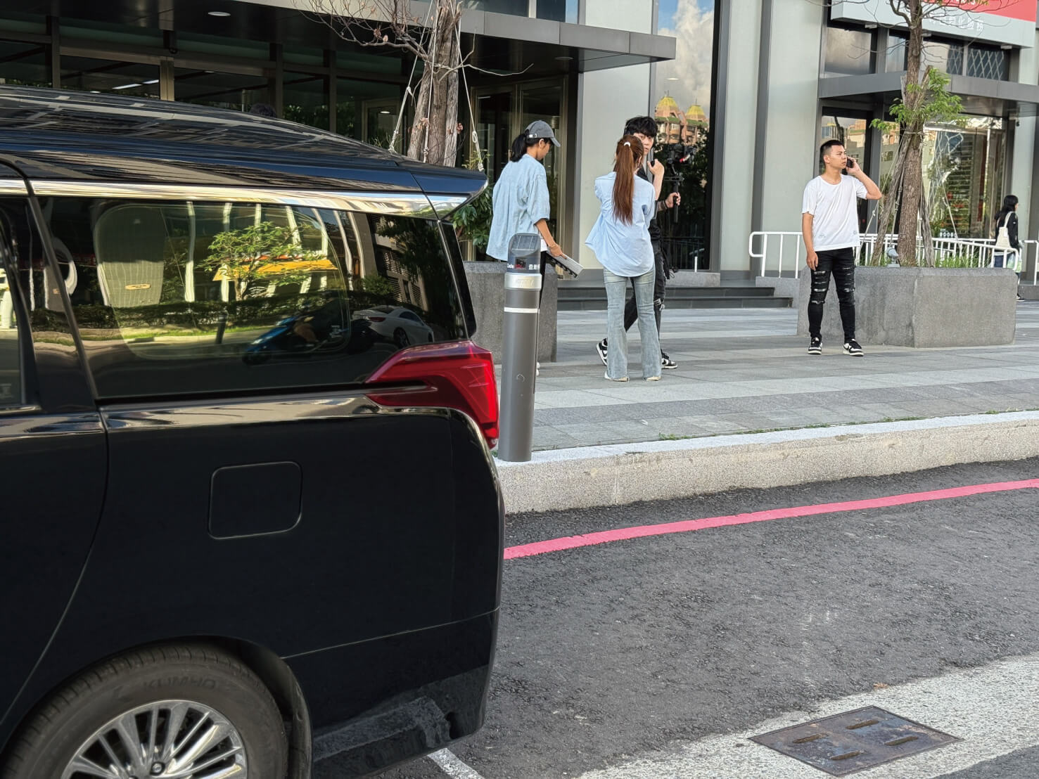 Alphard劇組包車接送推薦-FREIZEIT費瑞特國際精品拍攝全程選擇時客包車的第3張圖片